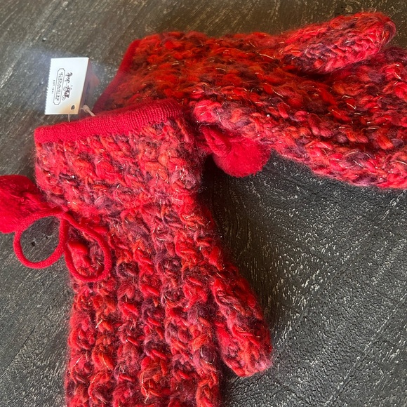 Coach Vintage New with Tags Red Abbey Mittens - Picture 6 of 6